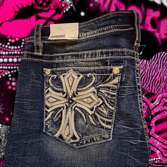 New + Exclusive Miss Me Mid-Rise Stretch Shorts (Size 34) - Picture 4 of 7